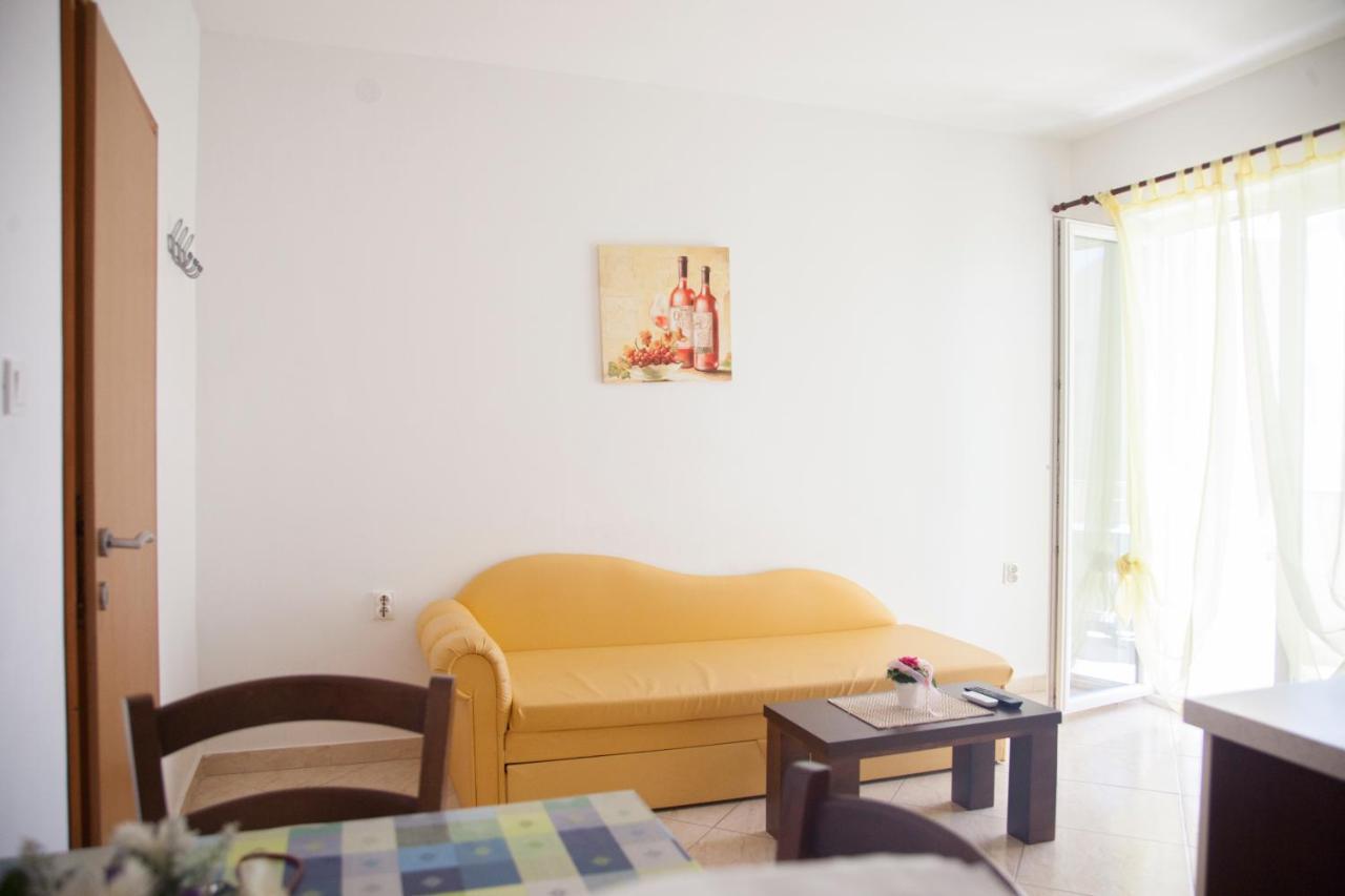 Appartamento Haus Toni Ražanac Esterno foto