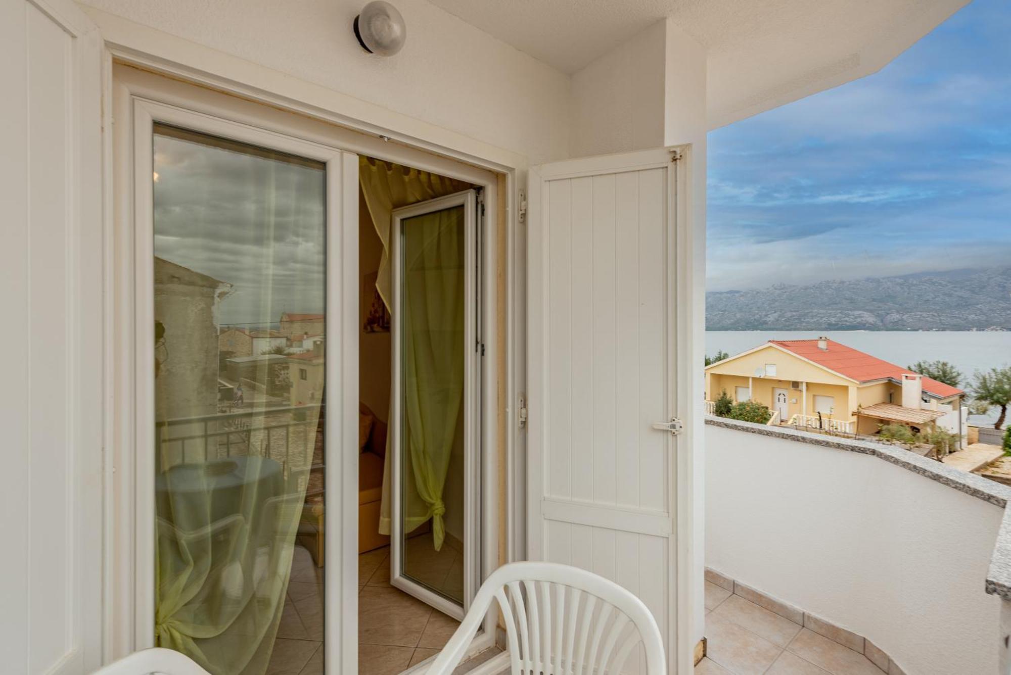 Appartamento Haus Toni Ražanac Esterno foto