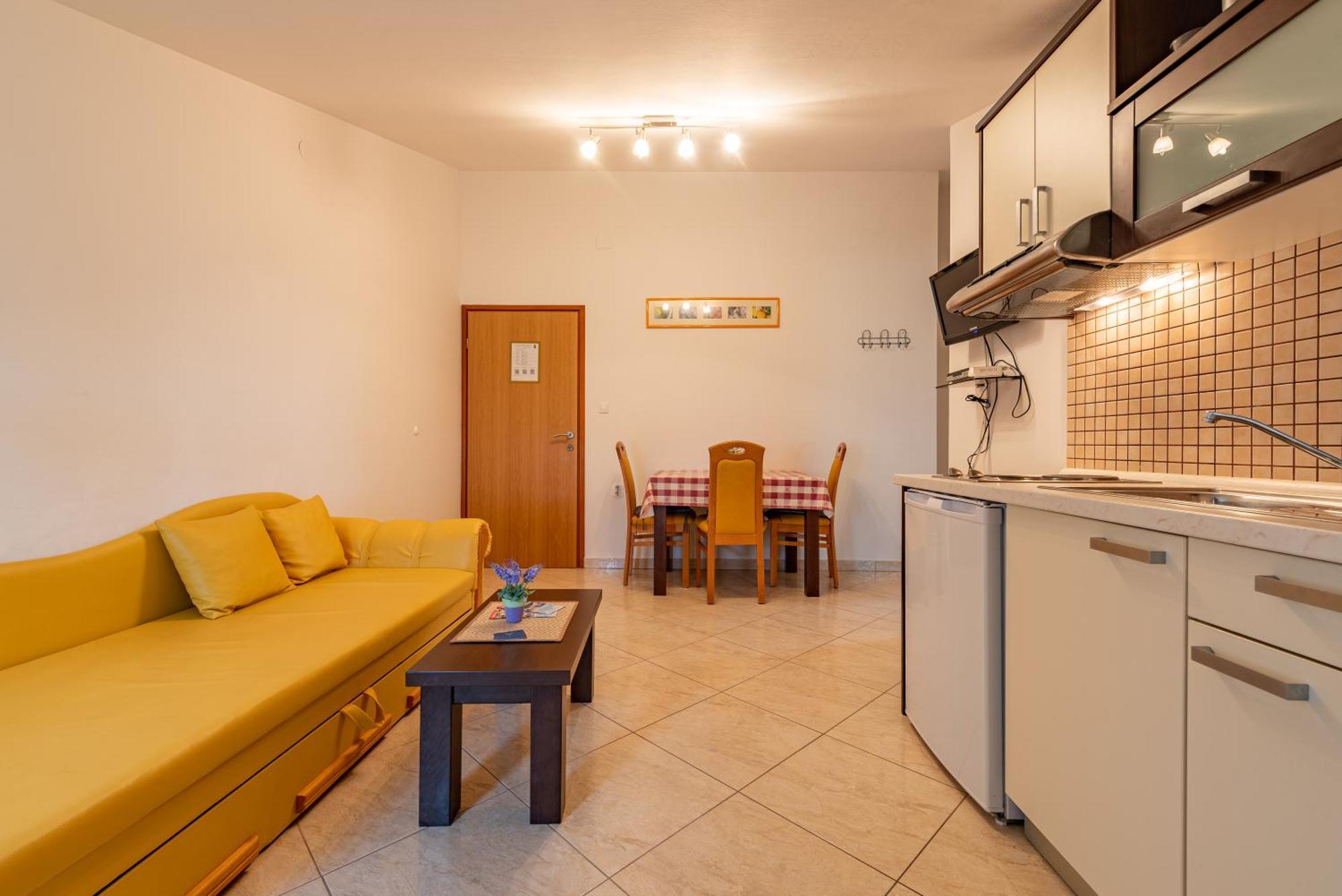Appartamento Haus Toni Ražanac Esterno foto