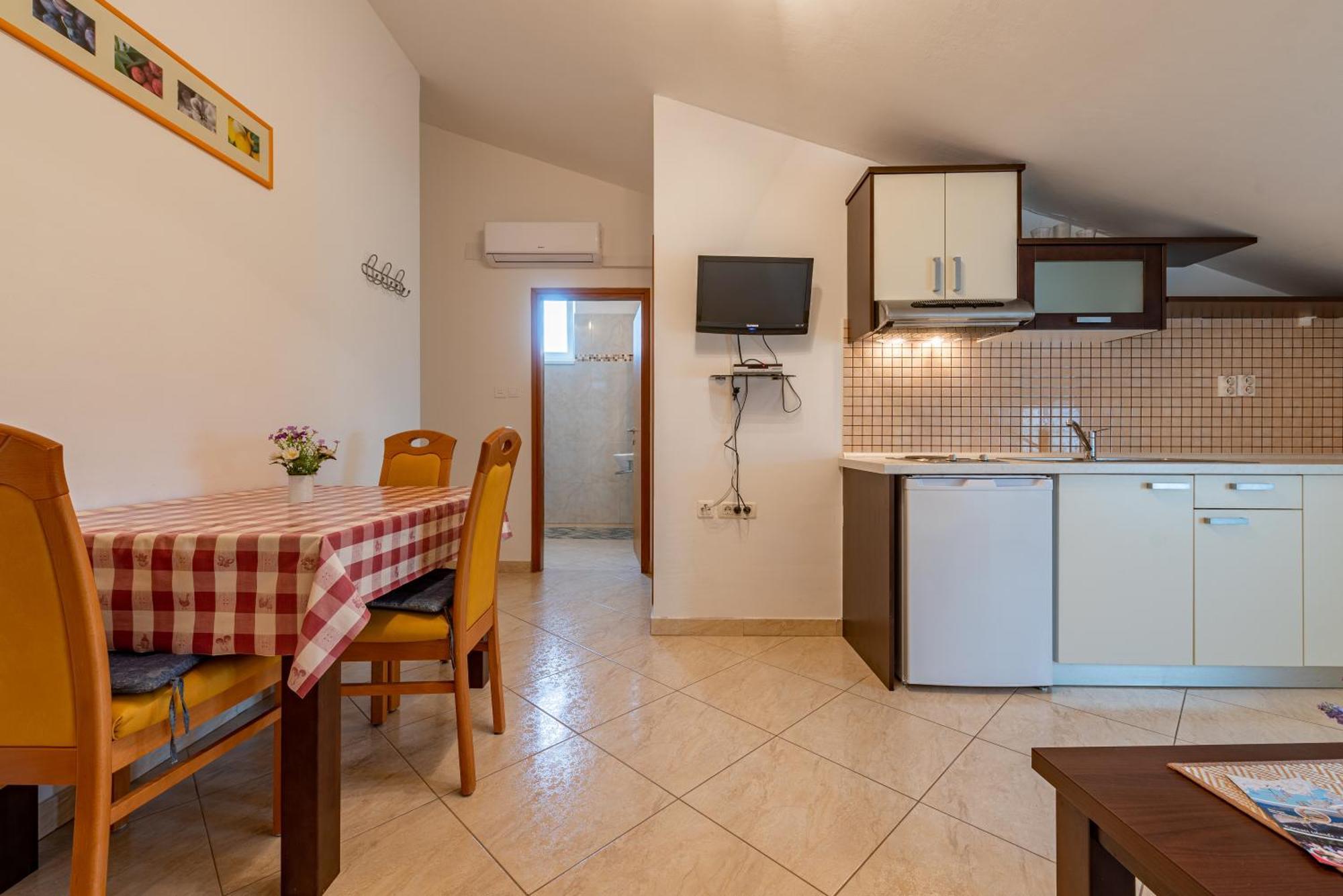 Appartamento Haus Toni Ražanac Esterno foto