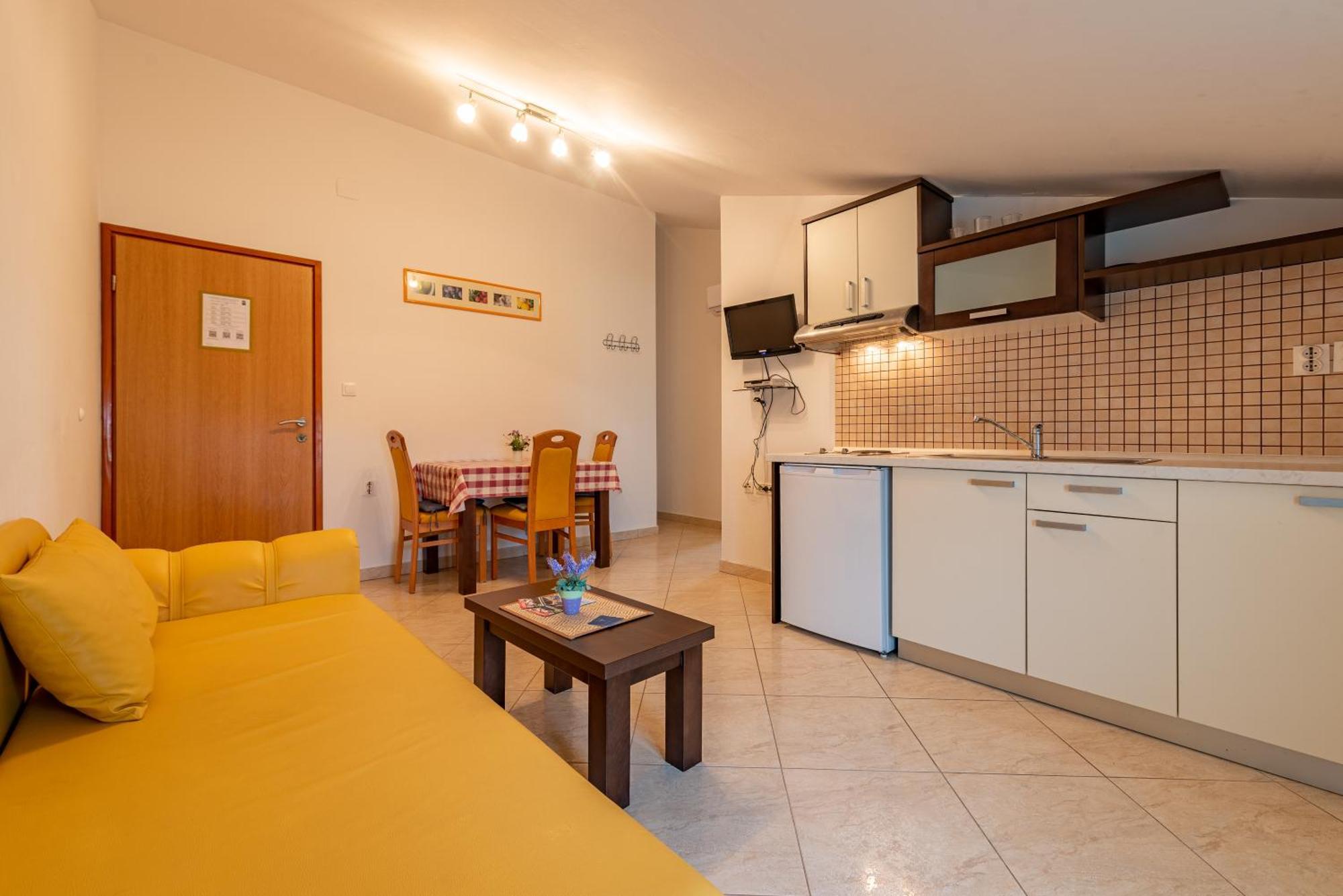 Appartamento Haus Toni Ražanac Esterno foto