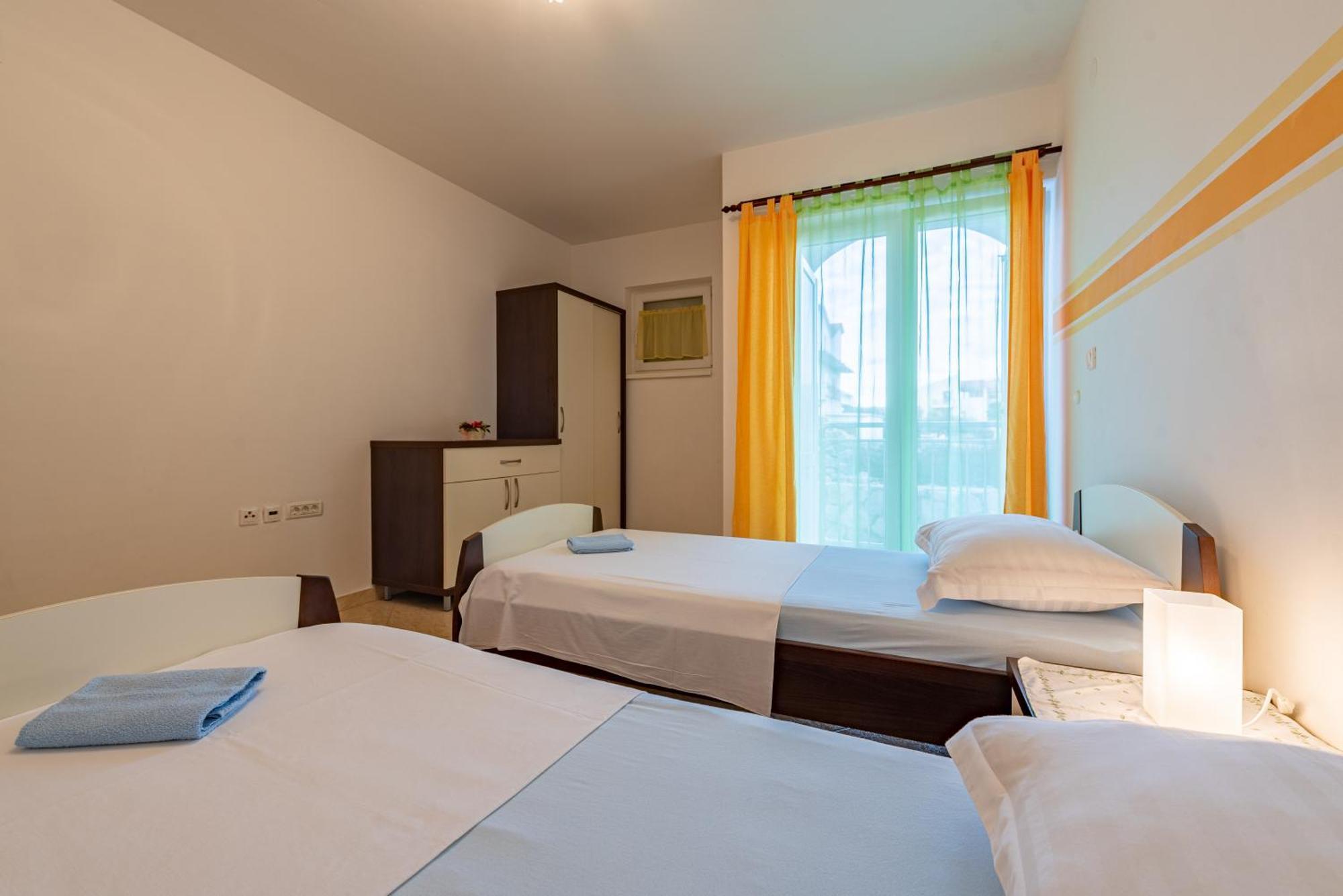 Appartamento Haus Toni Ražanac Esterno foto