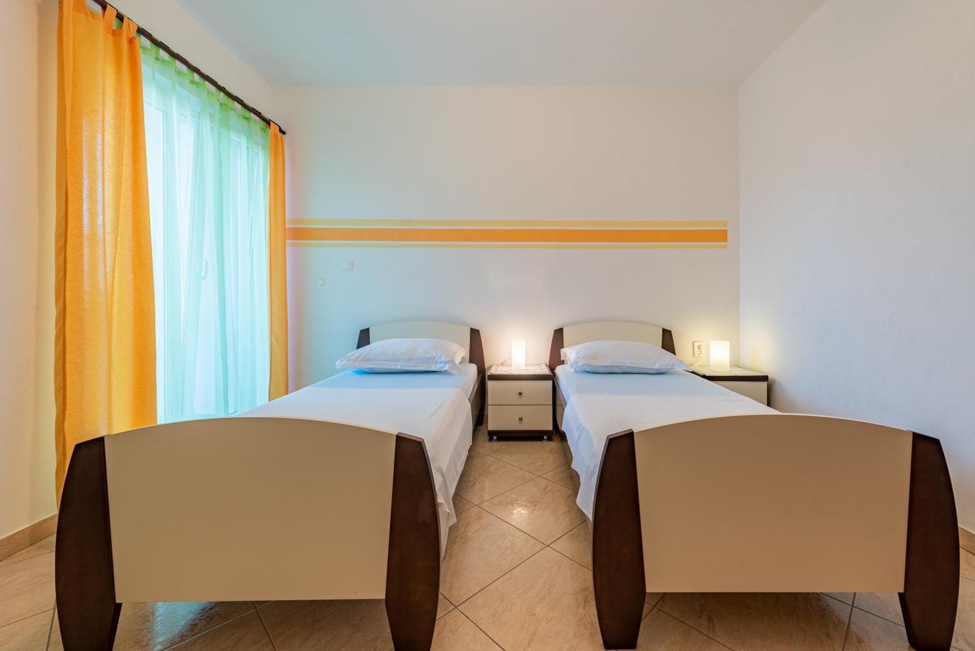 Appartamento Haus Toni Ražanac Esterno foto