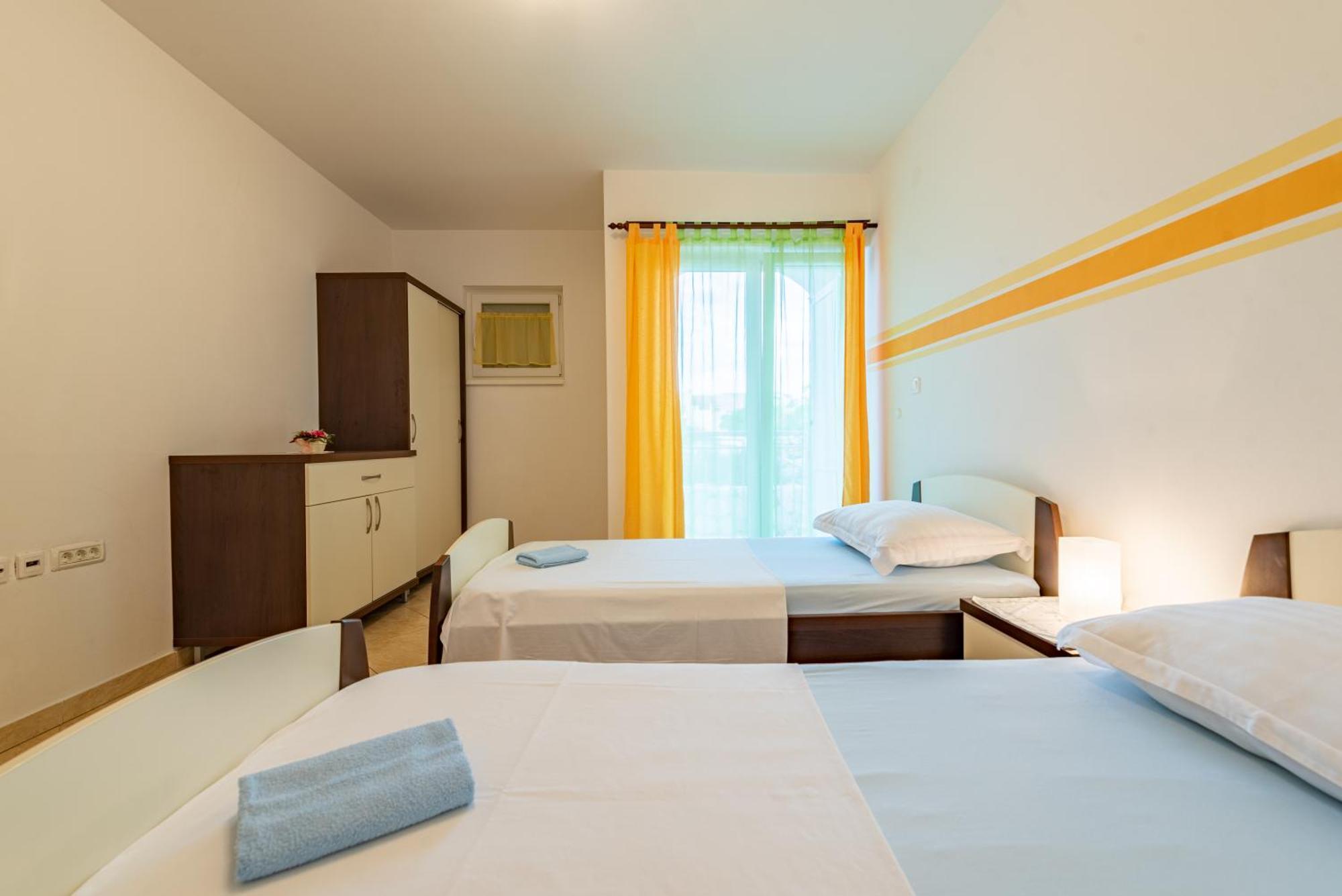 Appartamento Haus Toni Ražanac Esterno foto