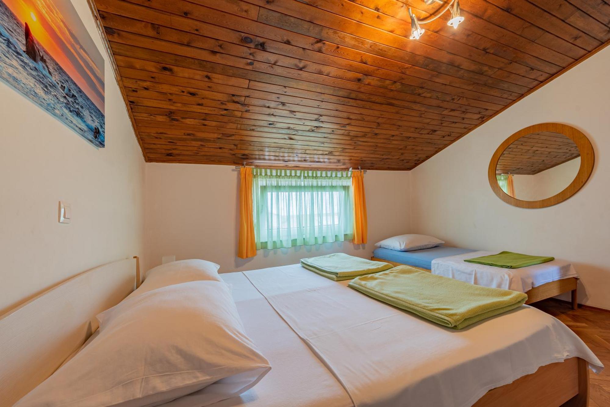 Appartamento Haus Toni Ražanac Esterno foto