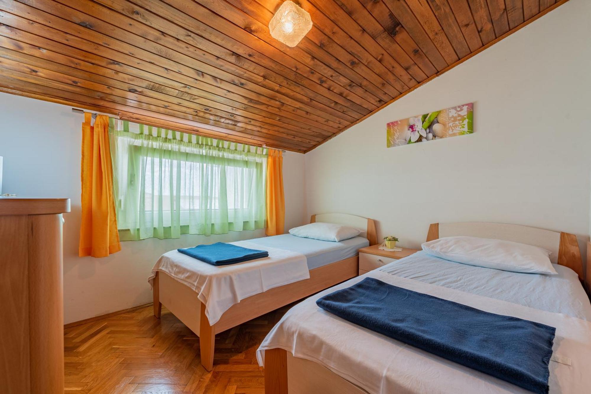 Appartamento Haus Toni Ražanac Esterno foto