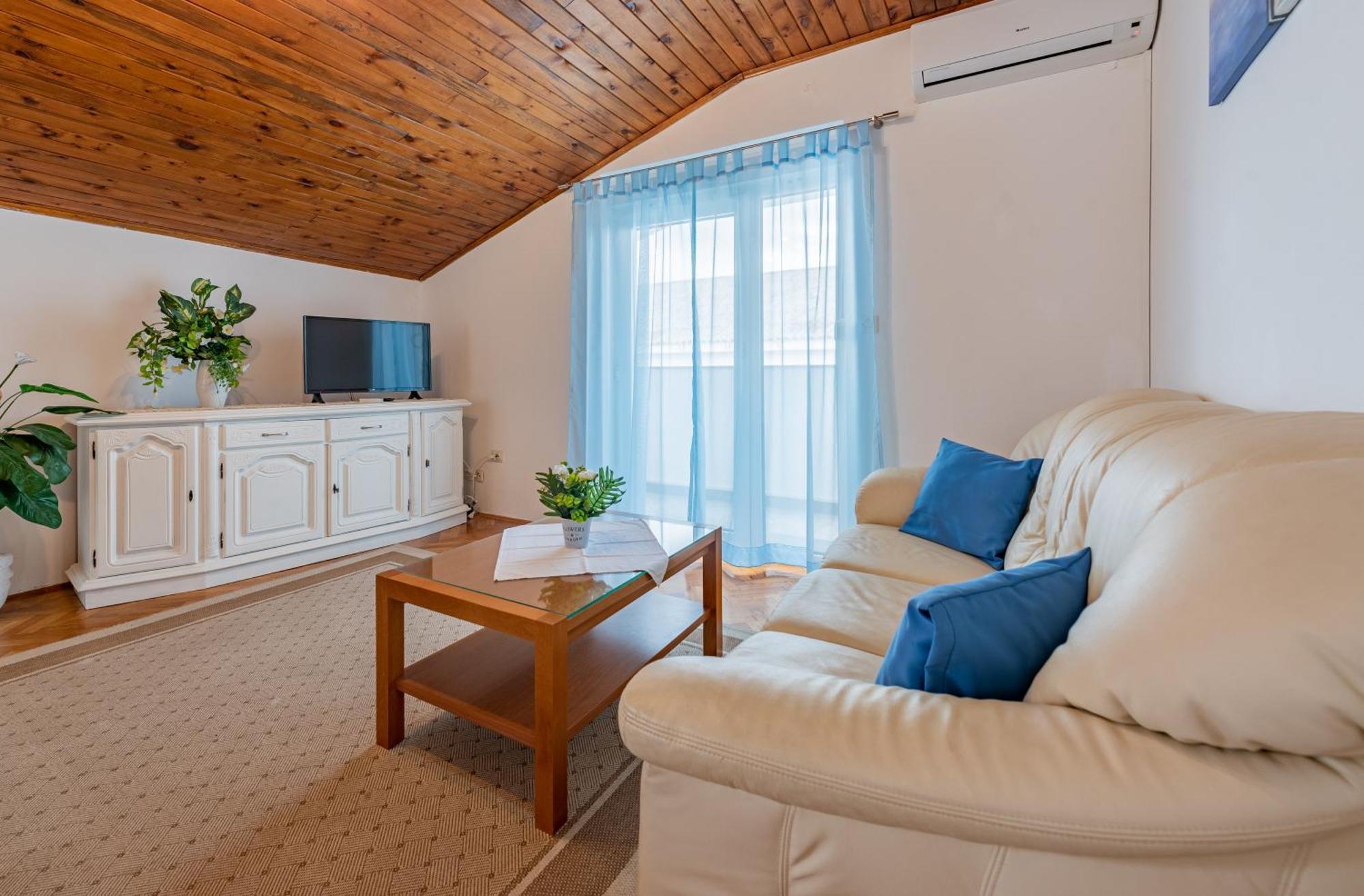 Appartamento Haus Toni Ražanac Esterno foto
