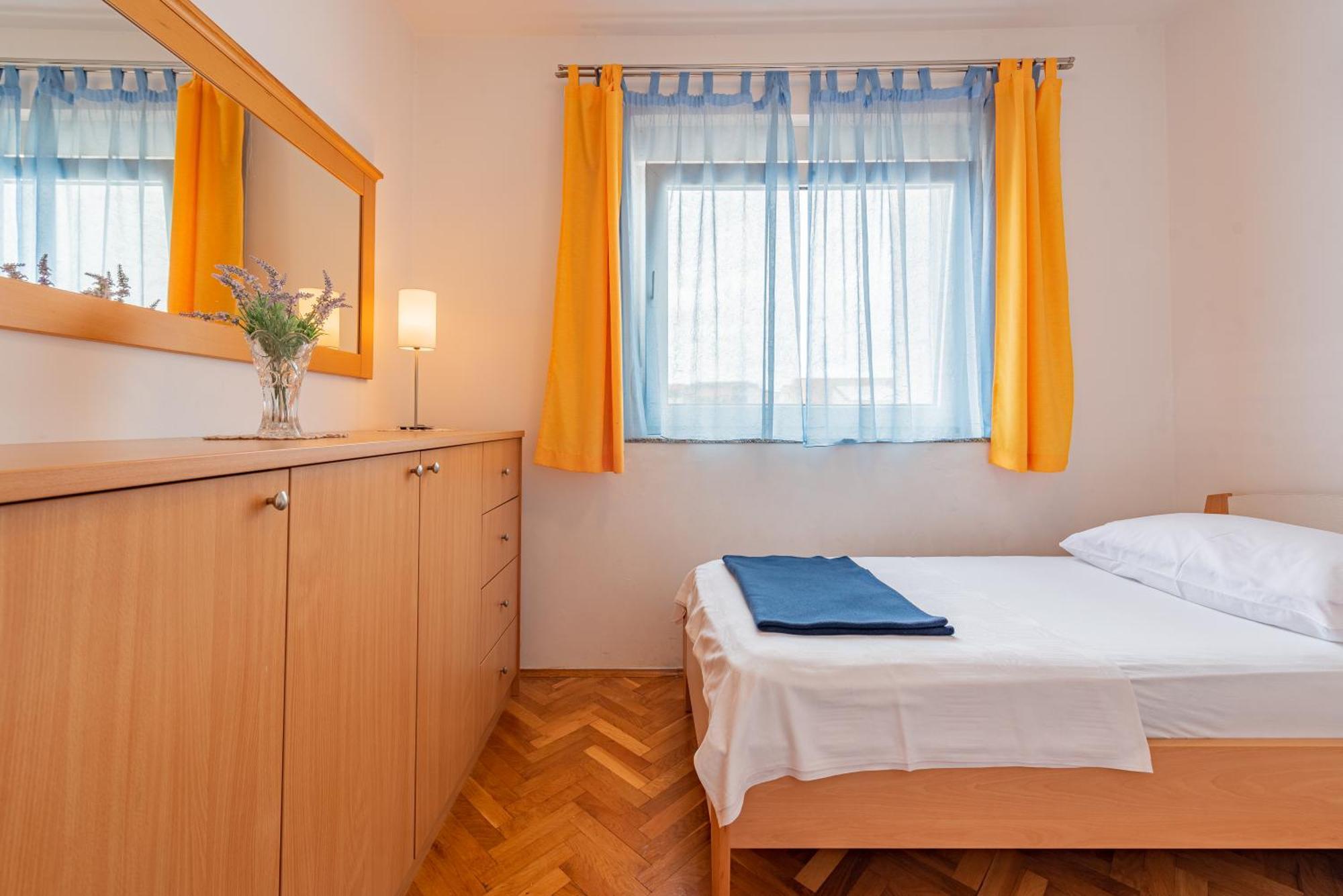 Appartamento Haus Toni Ražanac Esterno foto