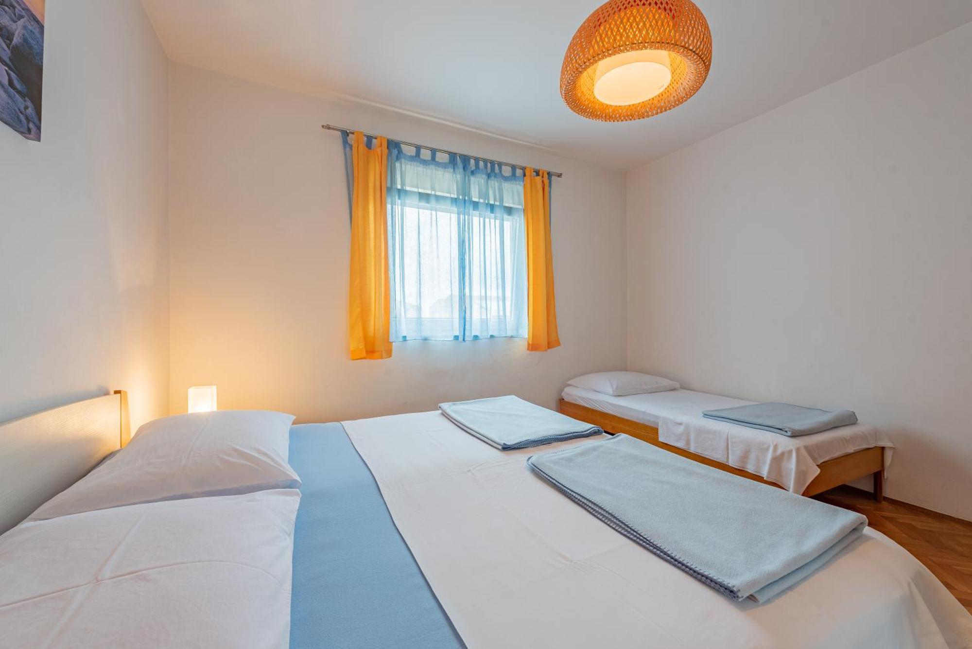 Appartamento Haus Toni Ražanac Esterno foto